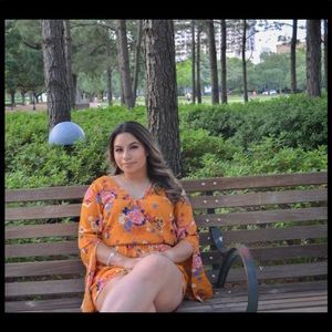 Meet your Posher, Julissa